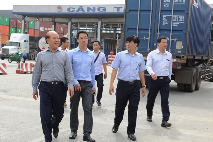 Thứ trưởng Nguyễn Văn Công kiểm tra đột xuất cân tải trọng tại các cảng biển TP.Hồ Chí Minh 1